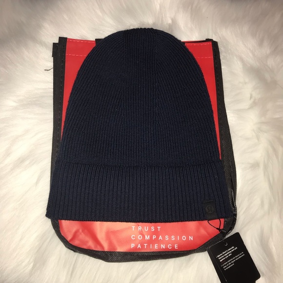 Cold pursuit knit beanie true navy blue lululemon - Picture 5 of 6